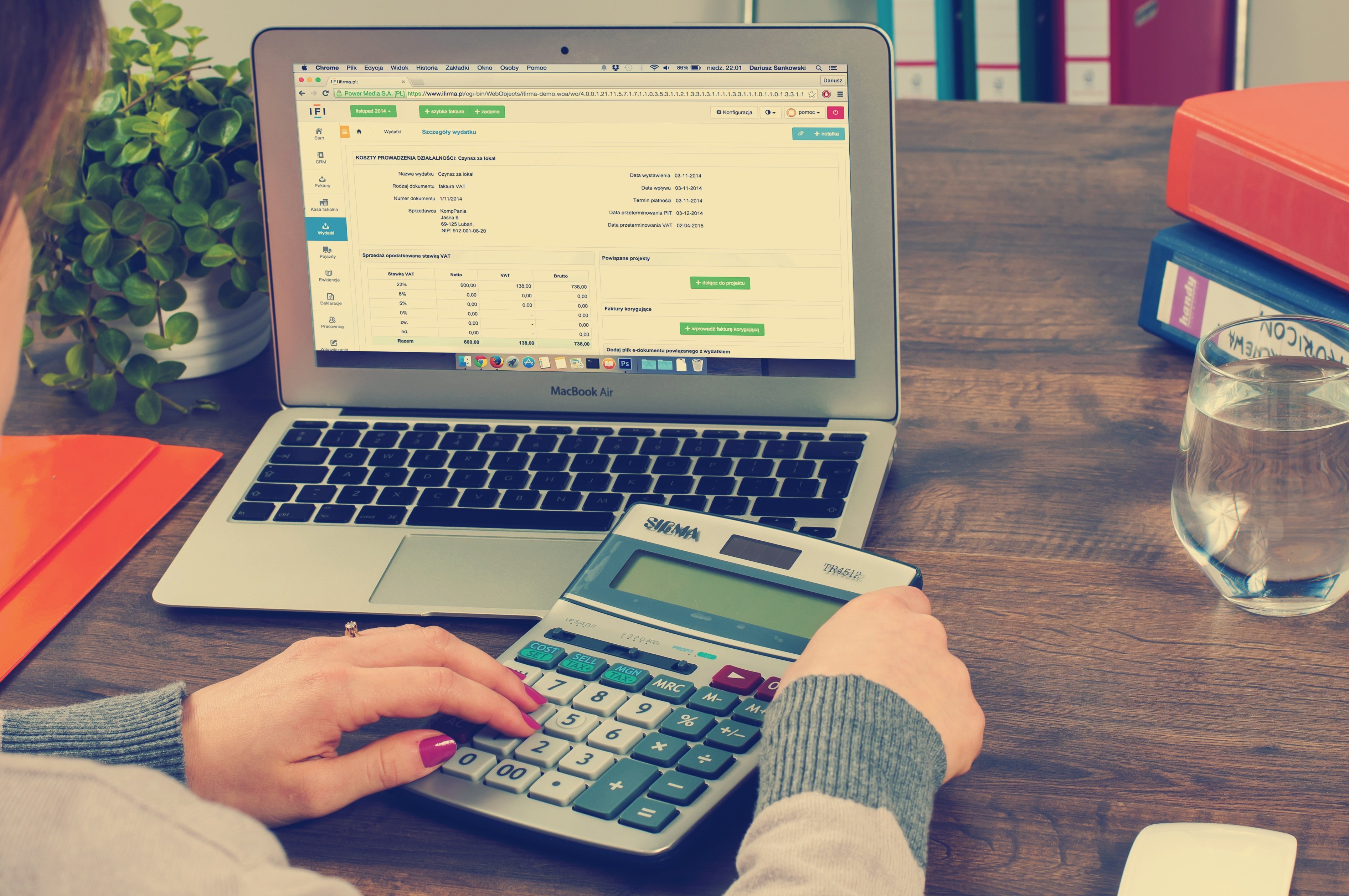 Advisor consulting with a small business client